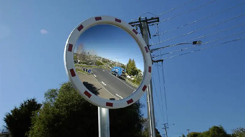 کاربرد آینه محدب ترافیکی